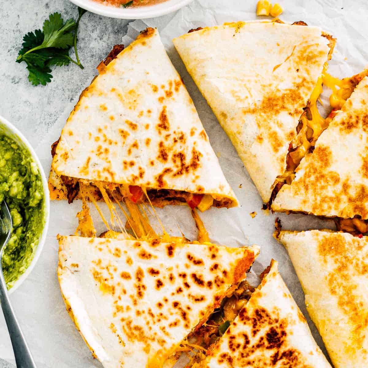 Crispy Chicken Quesadilla Delight: A Cheesy Fiesta for Your Taste Buds