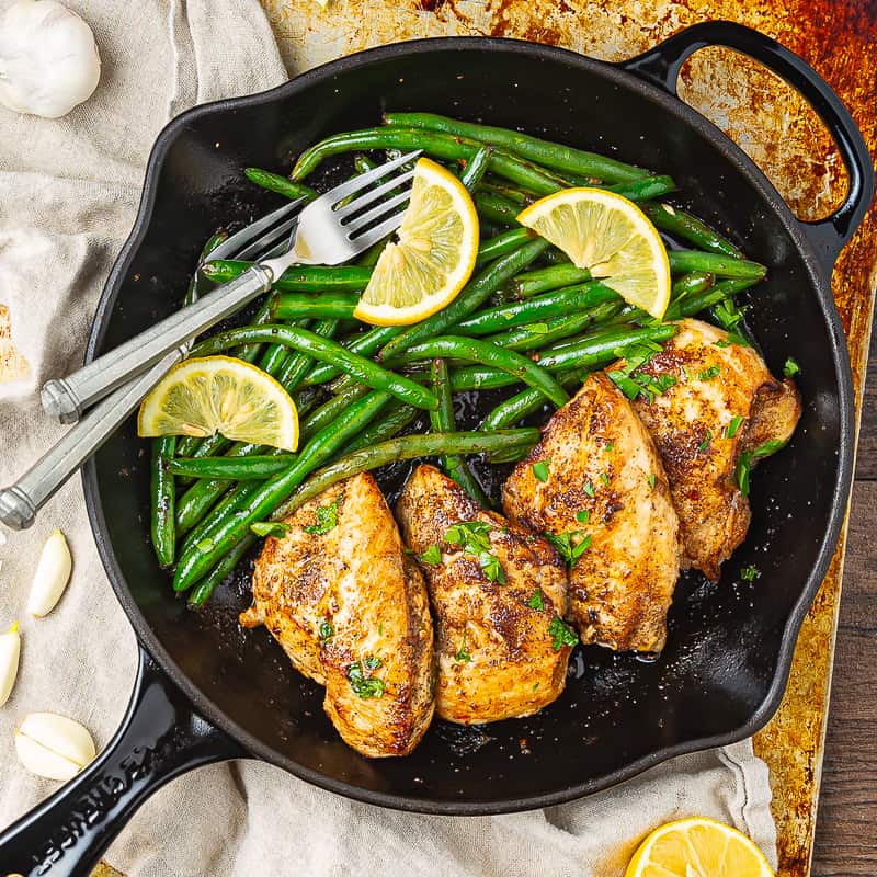 Savory Garlic Chicken Delight with Crisp Green Beans