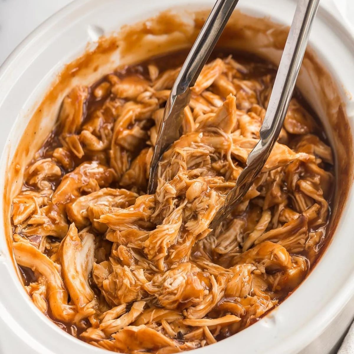 Tender and Tangy Slow Cooker BBQ Chicken: A Set-It-and-Forget-It Delight